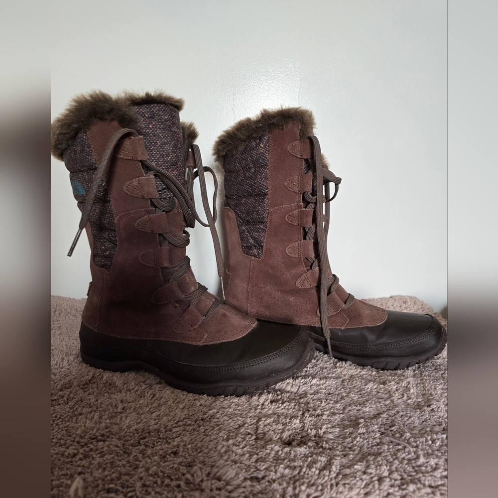 The North Face Brown Winter Boots with Fur Trim and Rubber Sole - Picture 10 of 10